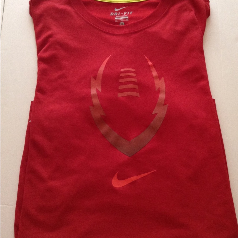 NIKE .  Men' Tee Shirt. SIze XL. (Gorgeously Red).
